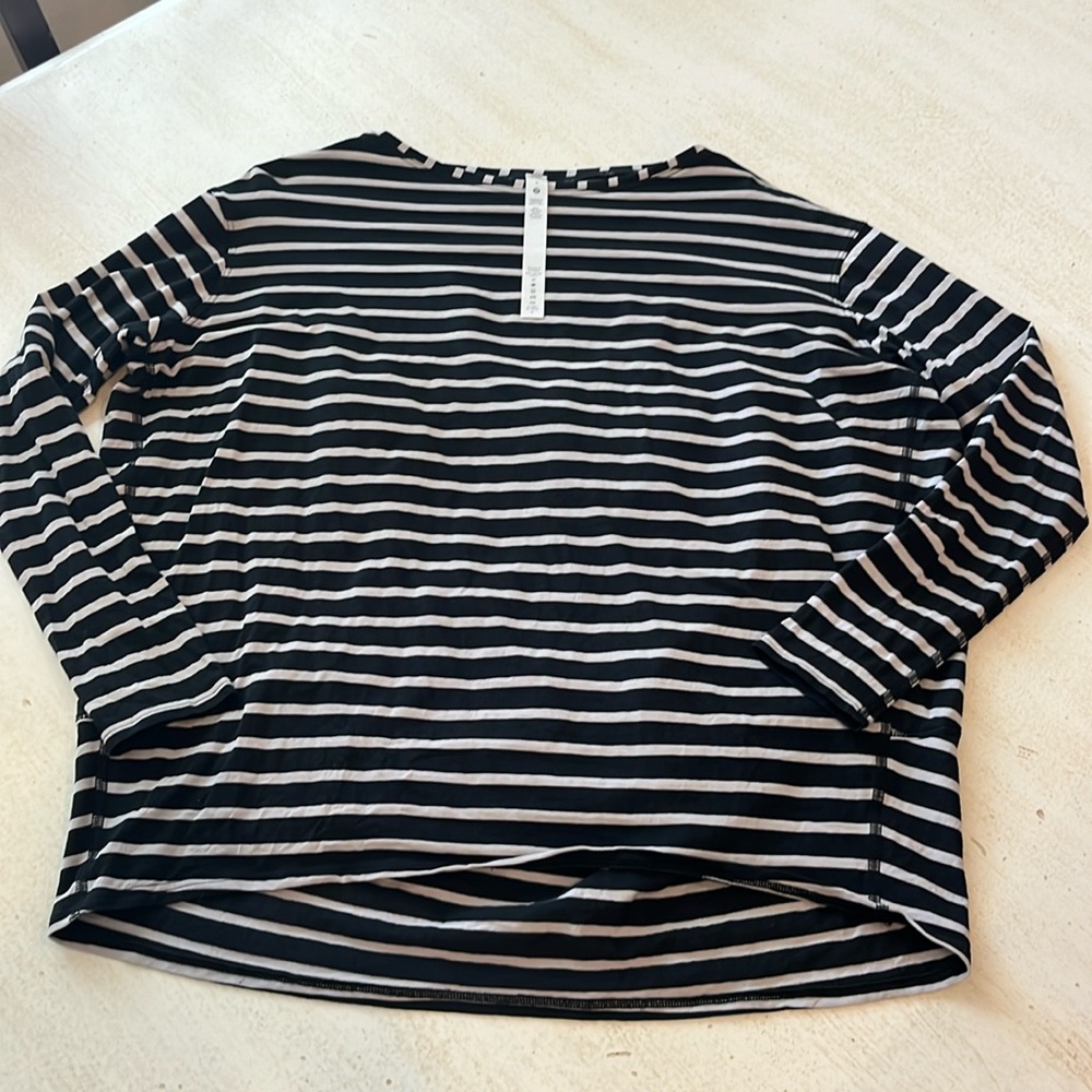 Lululemon size 4, long sleeve top